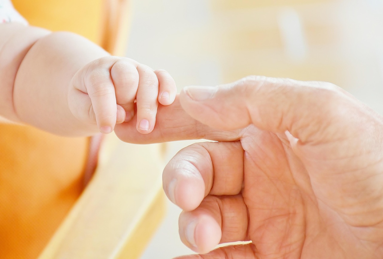 entdecken sie bezaubernde babygeschenke für jeden anlass! von traditionellen geschenken bis hin zu modernen spielzeugen – finden sie das perfekte geschenk, um den neuen lebensweg zu feiern.